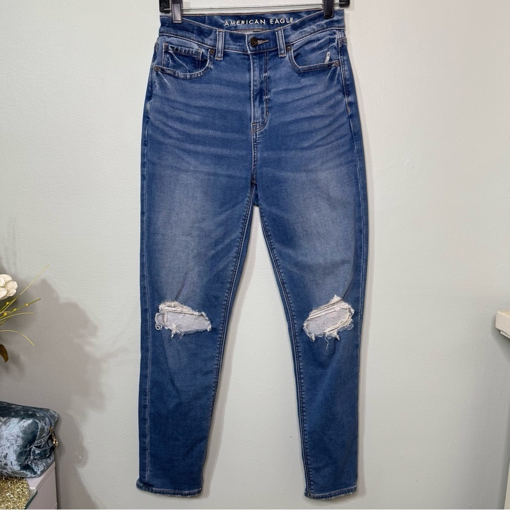 American Eagle Soft Knit High Rise Mom Jeans Distressed Raw Hem Size 2 - Picture 4 of 13